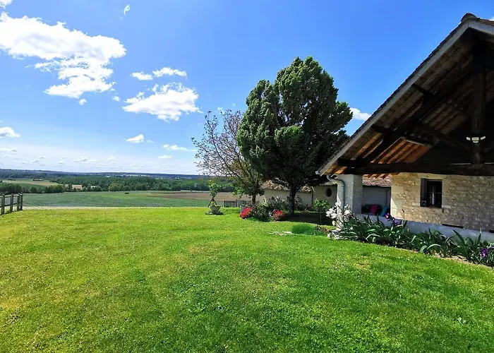 De Charme Dans Un Cadre Calme Et Reposant Сasa de vacaciones Châtellerault